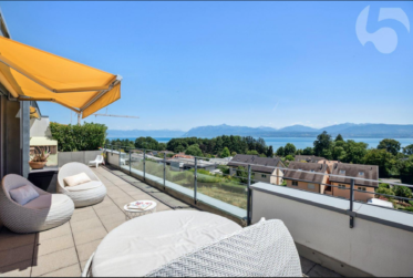 Attique avec vue splendide sur le lac et les Alpes